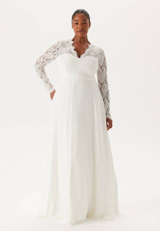 Scallop V-Neck Lace Gown
