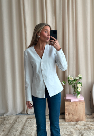 V-neck Shaped Blazer