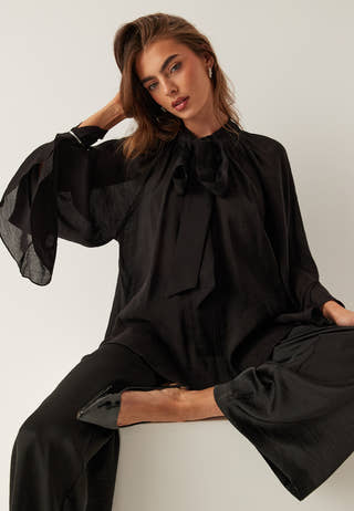 Wide Sleeve Bow Blouse