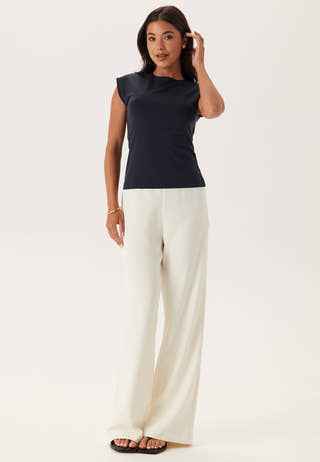 Sleeveless C-neck Jersey Top