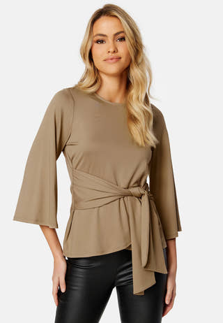 Petra tie top