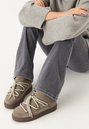 Classic Low Sneaker