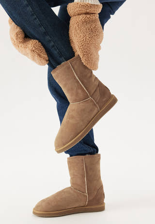 Linda Sheepskin Boots