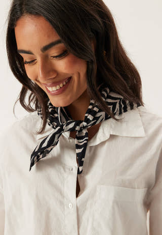 Vmlesley Scarf
