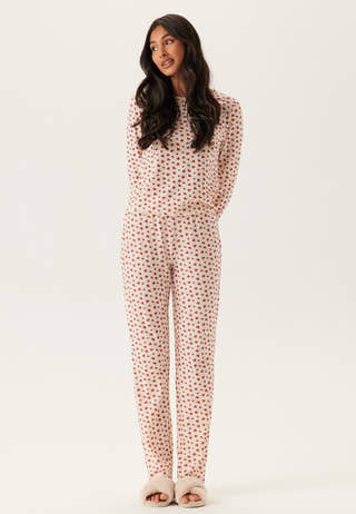 vero-moda-vmpippa-nightwear-set-xmas-birch-aopmila_2_f74e035f-19d7-41f5-9efa-2f1613ab6c17