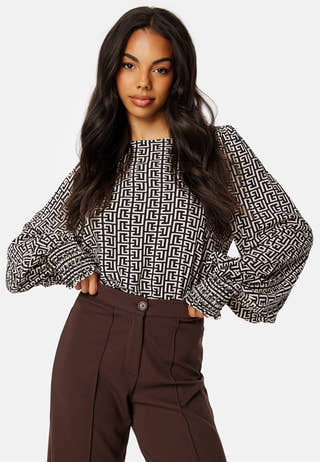 Bana L/S Smock Sleeve Top