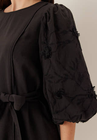 Vimala O-neck 3/4 EMB. DRESS